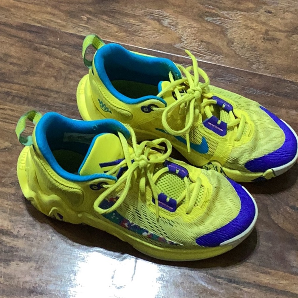 Nike GIANNIS IMMORTALITY 2 Yellow BASKETBALL Shoes Youth Big Kid Size 4.5